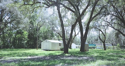 Quiet home tucked between Crystal River & Rainbow River