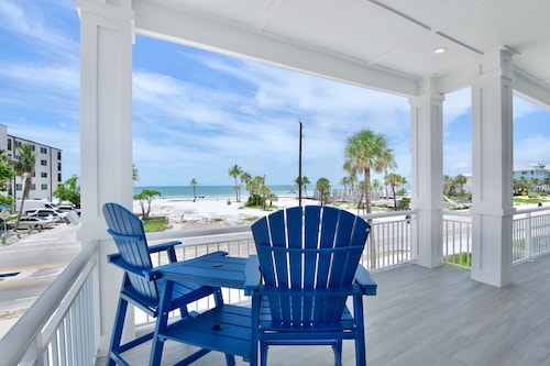 🌊Anchors Down | Luxury 5BR w/ Private Pool, Spa + Game Room | Steps 2 Beach🏖️