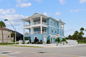 Exterior - 🌊Anchors Down | Luxury 5BR w/ Private Pool, Spa + Game Room | Steps 2 Beach🏖️ (Fort Myers Beach)