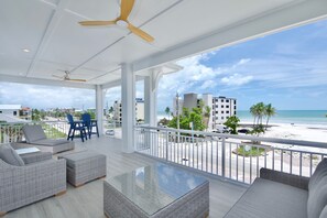 Property grounds - 🌊Anchors Down | Luxury 5BR w/ Private Pool, Spa + Game Room | Steps 2 Beach🏖️ (Fort Myers Beach)