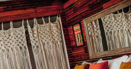 Charming 1-bedroom cottage in enchanting New Orleans