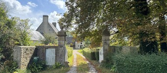 Country house nestled in a stable near Utach Beach. Dogs welcome!