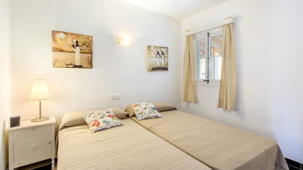Apartment | 2 bedrooms, laptop workspace, iron/ironing board, bed sheets
