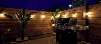 ROOF TOP 2-Bedroom PentHouse with Roof Top Patio with BBQ