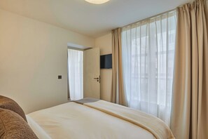 Apartment | 2 bedrooms, laptop workspace, iron/ironing board, bed sheets - Sublime new Apartment Louvre Palais-royal (Paris)