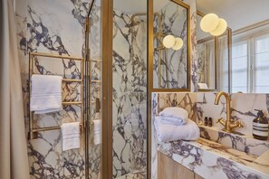 Bathroom - Sublime new Apartment Louvre Palais-royal (Paris)