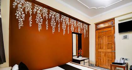 Collection O Transport Nagar Metro Station