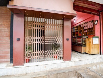 Collection O Transport Nagar Metro Station