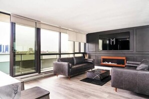 Smart TV, fireplace