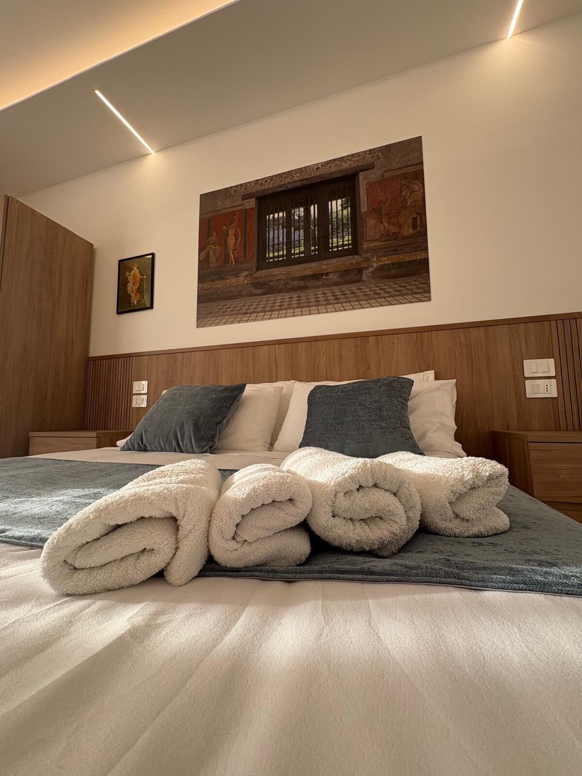 Deluxe Double Room, Courtyard View | In-room safe, blackout drapes, free WiFi