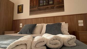 Deluxe Double Room, Courtyard View | In-room safe, blackout drapes, free WiFi