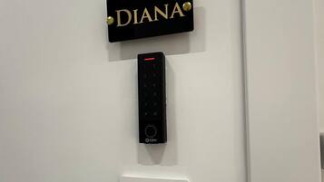 Dobbeltrom – deluxe | Safe på rommet, blendingsgardiner og wi-fi (inkludert)