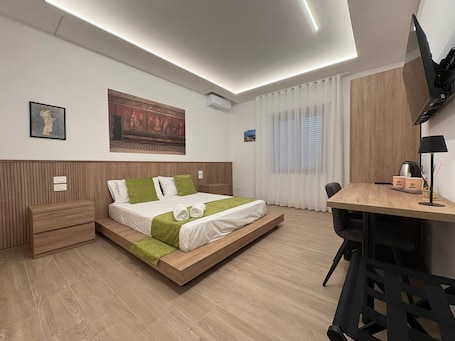 Deluxe Double Room | In-room safe, blackout drapes, free WiFi