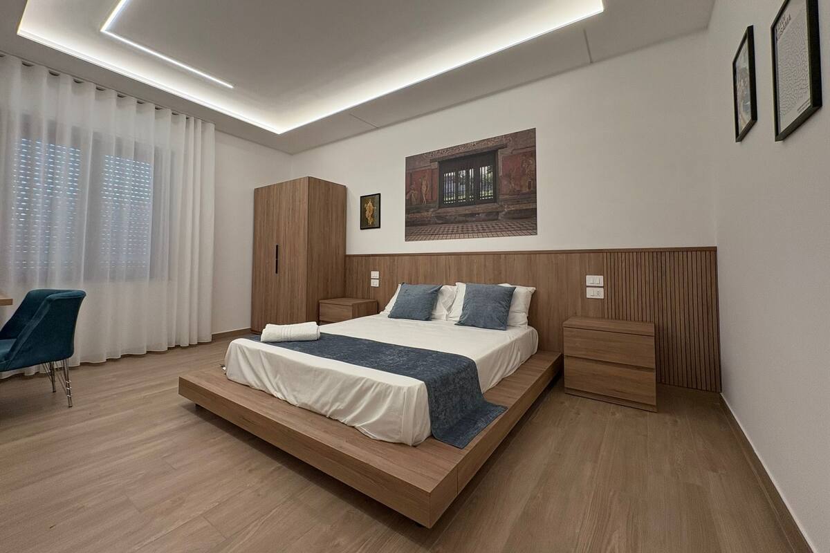 Deluxe Double Room, Courtyard View | In-room safe, blackout drapes, free WiFi