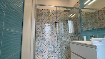 Doppia Deluxe, vista cortile | Bagno