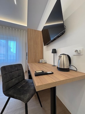 Deluxe Double Room | In-room safe, blackout drapes, free WiFi - Domus Matronae (Castellammare di Stabia)