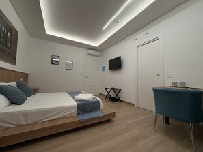 豪華雙人房, 庭園景 | 房內夾萬、遮光窗簾/窗簾、免費 Wi-Fi