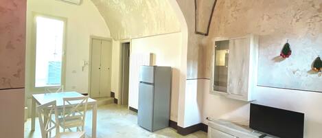 Televisión y chimenea