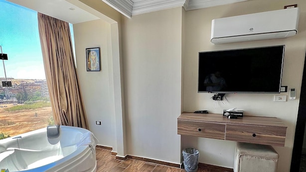 Junior Suite, Mountain View - Imperial Pyramids Heights View (Giza)