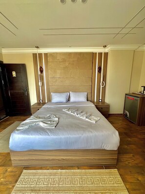 Junior Suite, Mountain View | In-room safe, soundproofing, free WiFi - Imperial Pyramids Heights View (Giza)