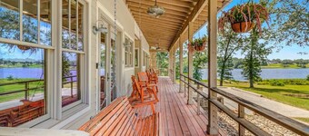 The Lakeside Giddy Up Getaway - Explore Lindale's Wineries and Canton Trade Days