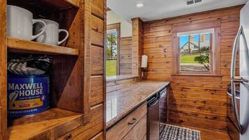 Micro-ondes, four, plaque de cuisson, lave-vaisselle