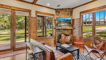 Télévision, cheminée