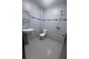 Shower, towels, soap - Résidence Atlantic (Agadir)