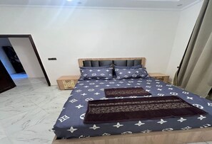 WiFi, bed sheets
