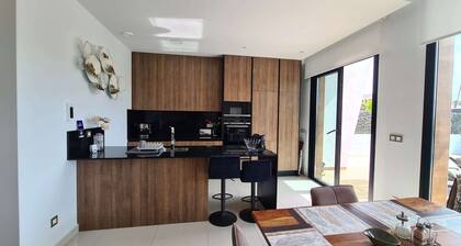 Luxury Villa for 6 Guests With Terrace