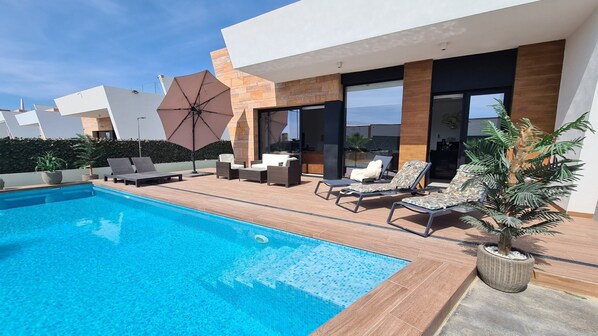 Villa | Pool | Indoor pool, outdoor pool