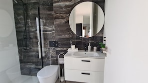 Villa | Bathroom