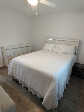 2 bedrooms, iron/ironing board, WiFi, bed sheets