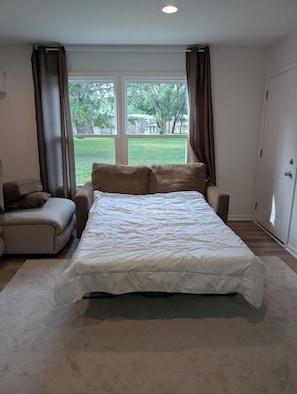 2 bedrooms, iron/ironing board, WiFi, bed sheets