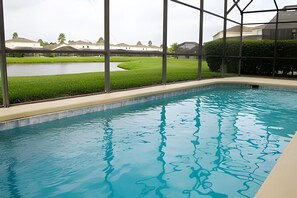 Piscine couverte, piscine extérieure