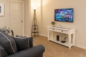 Smart TV - 3BD/3.5BA Retreat with Private Pool Solara Resort (Kissimmee)