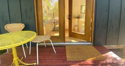 Cozy Cottage with Pool, Sauna and A/C