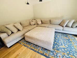 Smart TV, fireplace, stereo, computer monitors