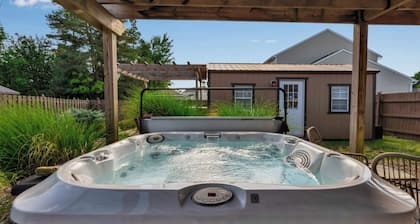 Quick Stroll to Highmark:BarShed,Jacuzzi,Bills Loft,Parking-GAME-DAY DREAM in OP