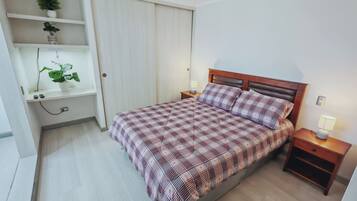 3 chambres, fer et planche à repasser, Wi-Fi, draps fournis