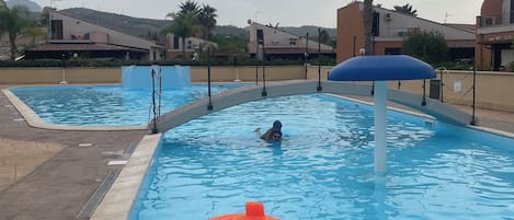 حمام سباحة