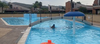 Donna Lopes, seaside cottage and pool