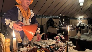 Bar (trong khuôn viên)