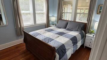 Iron/ironing board, travel cot, free WiFi, bed sheets