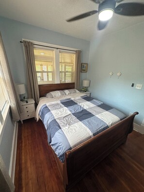 3 bedrooms, travel cot, free WiFi, bed sheets - Historical Ash Creek Canyon Mining Cabin Chrysotile, Arizona (Globe)