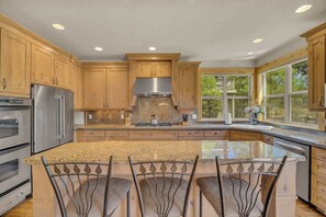 Køleskab, mikrobølgeovn, ovn, kogeplade