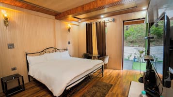 1 bedroom, bed sheets