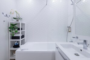 Free toiletries, hair dryer, bathrobes, slippers - Giella Studio in Pallady, Sector 3 Near Metro (București)