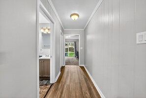 Interior - Spacious 4-bedroom house in beautiful Terre Haute with AC (Terre Haute)