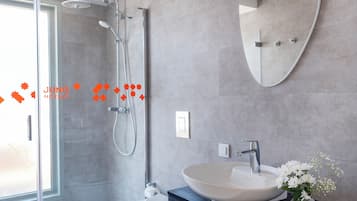 Signature Suite, Sea View | Bilik Mandi | Pancuran mandi, kelengkapan dandanan diri percuma, pengering rambut